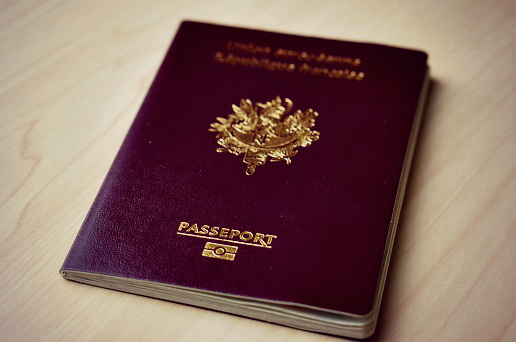 passeport français dusk